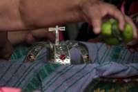 Domingo 6 de septiembre del 2020. Tuxtla Gutiérrez. La comunidad Zoques prepara con solemnidad y veneración los objetos de las imágenes religiosas que servirán durante las fiestas tradicionales de la Virgen del Rosario Domingo 6 de septiembre del 2020. Tuxtla Gutiérrez. La comunidad Zoques prepara con solemnidad y veneración los objetos de las imágenes religiosas que servirán durante las fiestas tradicionales de la Virgen del Rosario