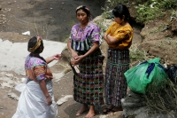 La comunidad Aguas Amargas es conocida por sus aguas sulfurosas y sus baños termales ubicados en las cercanías de Xelaju, Guatemala empiezan a regresar a sus actividades cotidianas después de las intensas lluvias de la semana pasada donde desaparecieran v