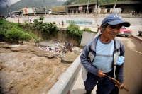 La comunidad Aguas Amargas es conocida por sus aguas sulfurosas y sus baños termales ubicados en las cercanías de Xelaju, Guatemala empiezan a regresar a sus actividades cotidianas después de las intensas lluvias de la semana pasada donde desaparecieran v