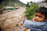 La comunidad Aguas Amargas es conocida por sus aguas sulfurosas y sus baños termales ubicados en las cercanías de Xelaju, Guatemala empiezan a regresar a sus actividades cotidianas después de las intensas lluvias de la semana pasada donde desaparecieran v