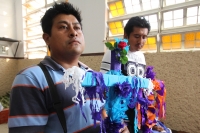 Martes 3 de mayo. Albañiles de la ciudad de Tuxtla Gutiérrez se reúnen en la iglesia de San José Terán en el poniente de esta ciudad para la bendición de las cruces que adornaran las construcciones en este dÃa de celebraciones de San José y de la Santa Cr Martes 3 de mayo. Albañiles de la ciudad de Tuxtla Gutiérrez se reúnen en la iglesia de San José Terán en el poniente de esta ciudad para la bendición de las cruces que adornaran las construcciones en este dÃa de celebraciones de San José y de la Santa Cr