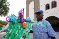 Martes 3 de mayo. Albañiles de la ciudad de Tuxtla Gutiérrez se reúnen en la iglesia de San José Terán en el poniente de esta ciudad para la bendición de las cruces que adornaran las construcciones en este dÃa de celebraciones de San José y de la Santa Cr Martes 3 de mayo. Albañiles de la ciudad de Tuxtla Gutiérrez se reúnen en la iglesia de San José Terán en el poniente de esta ciudad para la bendición de las cruces que adornaran las construcciones en este dÃa de celebraciones de San José y de la Santa Cr