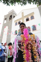 Martes 3 de mayo. Albañiles de la ciudad de Tuxtla Gutiérrez se reúnen en la iglesia de San José Terán en el poniente de esta ciudad para la bendición de las cruces que adornaran las construcciones en este día de celebraciones de San José y de la Santa Cr