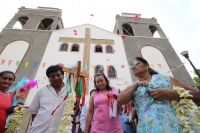 Martes 3 de mayo. Albañiles de la ciudad de Tuxtla Gutiérrez se reúnen en la iglesia de San José Terán en el poniente de esta ciudad para la bendición de las cruces que adornaran las construcciones en este dÃa de celebraciones de San José y de la Santa Cr Martes 3 de mayo. Albañiles de la ciudad de Tuxtla Gutiérrez se reúnen en la iglesia de San José Terán en el poniente de esta ciudad para la bendición de las cruces que adornaran las construcciones en este dÃa de celebraciones de San José y de la Santa Cr