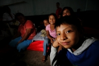 Una veintena de niños juegan y se entretienen en el Albergue del Suchiate, después de que fueran reubicadas sus familias en este lugar debido a la cercanÃa de sus comunidades a la zona de riesgo por las lluvias de la Tormenta Tropical Aghata. Estas famili Una veintena de niños juegan y se entretienen en el Albergue del Suchiate, después de que fueran reubicadas sus familias en este lugar debido a la cercanÃa de sus comunidades a la zona de riesgo por las lluvias de la Tormenta Tropical Aghata. Estas famili
