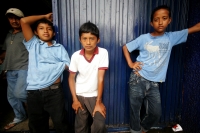 Una veintena de niños juegan y se entretienen en el Albergue del Suchiate, después de que fueran reubicadas sus familias en este lugar debido a la cercanÃa de sus comunidades a la zona de riesgo por las lluvias de la Tormenta Tropical Aghata. Estas famili Una veintena de niños juegan y se entretienen en el Albergue del Suchiate, después de que fueran reubicadas sus familias en este lugar debido a la cercanÃa de sus comunidades a la zona de riesgo por las lluvias de la Tormenta Tropical Aghata. Estas famili