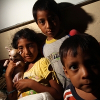 Martes 3 de junio del 2014. Arriaga. Familias de la Comunidad Punta Flor son trasladadas al albergue de manera preventiva por las intensas lluvias de los próximos dÃas en las pesquerÃas de la costa de Chiapas. Martes 3 de junio del 2014. Arriaga. Familias de la Comunidad Punta Flor son trasladadas al albergue de manera preventiva por las intensas lluvias de los próximos dÃas en las pesquerÃas de la costa de Chiapas.