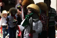 Lunes 8 de agosto del 2016. Chiapa de Corzo. Durante las celebraciones patronales de Santo Domingo se realiza el recorrido de Alférez y Naguares en el antiguo camposanto de la comunidad de Chiapa de Corzo y es en este medio día cuando los niños son llevad