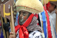 Martes 8 de agosto del 2017. Chiapa de Corzo. Los niños de las familias chiapacorceñas recorren los espacios del antiguo camposanto de Santo Domingo en una representación de Los Alférez y Naguares que la comunidad realiza durante la tarde de este día. Con