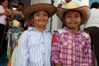 Lunes 8 de agosto del 2016. Chiapa de Corzo. Durante las celebraciones patronales de Santo Domingo se realiza el recorrido de Alférez y Naguares en el antiguo camposanto de la comunidad de Chiapa de Corzo y es en este medio día cuando los niños son llevad