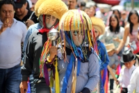 Martes 8 de agosto del 2017. Chiapa de Corzo. Los niños de las familias chiapacorceñas recorren los espacios del antiguo camposanto de Santo Domingo en una representación de Los Alférez y Naguares que la comunidad realiza durante la tarde de este día. Con