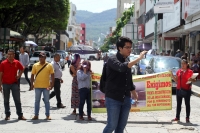 Martes 16 de octubre del 2018. Tuxtla Gutiérrez. Padres de familia de la escuela primaria Ignacio Manuel Allende bloquean la Avenida y Calle Central para exigir que construya el edificio escolar