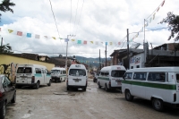Miércoles 3 de agosto. Los trabajadores del volante que cubren la ruta de La Almolonga de la Ciudad de San Cristóbal de las Casas, protestan en las calles de este barrio por el mal estado de las calles que comunica una de las entradas más importantes de l