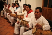 Martes 1 de noviembre del 2016. Tuxtla Gutiérrez. El Museo de la Ciudad de la capital del estado de Chiapas realiza una ofrenda típica de la comunidad Zoque la cual es acompañada por los músicos tradicionales durante la velada de esta noche.