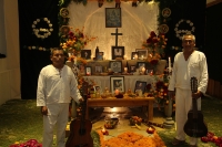 Martes 1 de noviembre del 2016. Tuxtla Gutiérrez. El Museo de la Ciudad de la capital del estado de Chiapas realiza una ofrenda típica de la comunidad Zoque la cual es acompañada por los músicos tradicionales durante la velada de esta noche.