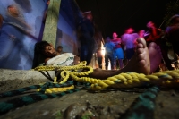 Martes 23 de mayo del 2017. Tuxtla Gutiérrez. Un joven detiene a quien intento golpear y robar a una dama en la Colonia Las Casitas en el oriente norte de Tuxtla. Los vecinos amarran al ladrón para poderlo entregar a las autoridades de Seguridad Pública M