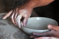 Sábado 29 de noviembre del 2014. Amatenango del Valle. Doña Albertina de la cooperativa de mujeres La Nueva Estrella durante la elaboración de las artesanÃas de barro en esta comunidad de la Zona de Los Altos. Sábado 29 de noviembre del 2014. Amatenango del Valle. Doña Albertina de la cooperativa de mujeres La Nueva Estrella durante la elaboración de las artesanÃas de barro en esta comunidad de la Zona de Los Altos.