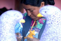 noviembre del 2014. Amatenango del Valle. La tradición de la alfarería tradicional de las comunidades tsentales se encuentra presente en las manos de las mujeres de esta comunidad de los Altos de Chiapas, quienes manifiestan preocupación por la proliferac