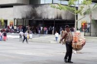 Miércoles 6 de marzo del 2019. Tuxtla Gutiérrez. Los vendedores ambulantes intentan mejorar la precaria economía familiar en la capital del estado de Chiapas.