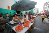 Viernes 2 de diciembre del 2016. Tuxtla Gutiérrez. Polémica política es causada por la decisión de los locatarios del Mercado Viejo de salir a la calle para competir con el ambulantaje en el primer cuadro de Tuxtla