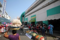 Viernes 2 de diciembre del 2016. Tuxtla Gutiérrez. Polémica polÃtica es causada por la decisión de los locatarios del Mercado Viejo de salir a la calle para competir con el ambulantaje en el primer cuadro de Tuxtla Viernes 2 de diciembre del 2016. Tuxtla Gutiérrez. Polémica polÃtica es causada por la decisión de los locatarios del Mercado Viejo de salir a la calle para competir con el ambulantaje en el primer cuadro de Tuxtla
