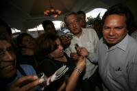 Andrés Manuel López Obrador a su llegada a la reunión informativa en Tuxtla donde da a conocer las propuestas sociales de su Proyecto de Nación