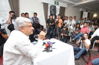 Sábado 19 de mayo del 2012. Tuxtla Gutiérrez, Chiapas. Andrés Manuel López Obrador, Aspirante a la Presidencia por las Izquierdas de México, habla en el estado originario de Elba Ester Gordillo sobre acabar con el corporativismo sindical  en el país.
