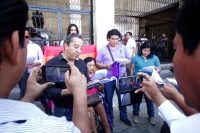Martes 3 de marzo del 2015. Tuxtla Gutiérrez. Redes y Colectivos dan a conocer en la entrada del congreso local la resolución favorable del amparo indirecto para el acceso al matrimonio igualitario en Chiapas. Martes 3 de marzo del 2015. Tuxtla Gutiérrez. Redes y Colectivos dan a conocer en la entrada del congreso local la resolución favorable del amparo indirecto para el acceso al matrimonio igualitario en Chiapas.