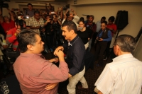 Martes 21 de julio del 2015. Tuxtla Gutiérrez. Ancheita Bringas, aspirante a la presidencia municipal por MORENA reconoce y acompaña a Paco Rojas Toledo este medio día en conferencia de prensa.