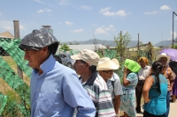 Martes 29 de agosto del 2017. Tuxtla Gutiérrez. Lamentable la situación de los ancianitos esperando el pago del Programa Amanecer, quienes esta mañana sufrieron insolaciones y desmayos en la interminable cola bajo el sol.