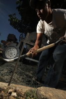 Viernes 6 de diciembre del 2013. Tuxtla Gutiérrez. Las credenciales desechadas por el IFE son  recicladas y utilizadas para la construcción de un andador en las instalaciones para los niños de la Aldea SOS.