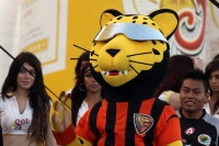 Viernes 14 de septiembre del 2012. Tuxtla Gutiérrez, Chiapas. Las animadoras de los patrocinadores del equipo Jaguares de Chiapas engalan el estadio durante el encuentro ante Toluca.