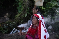 Martes 22 de diciembre del 2015. San Pedro Chenalho. Los sobrevivientes de la masacre de 45 indígenas en la comunidad Acteal en 1997, conmemoran esta mañana los 18 años de ocurrido este hecho con jornadas de ayuno y oración en esta localidad de la región 