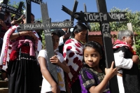 Martes 22 de diciembre del 2015. San Pedro Chenalho. Los sobrevivientes de la masacre de 45 indígenas en la comunidad Acteal en 1997, conmemoran esta mañana los 18 años de ocurrido este hecho con jornadas de ayuno y oración en esta localidad de la región 