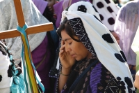 Martes 22 de diciembre del 2015. San Pedro Chenalho. Los sobrevivientes de la masacre de 45 indígenas en la comunidad Acteal en 1997, conmemoran esta mañana los 18 años de ocurrido este hecho con jornadas de ayuno y oración en esta localidad de la región 