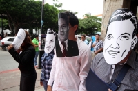 Miércoles 26 de septiembre del 2012. Tuxtla Gutiérrez, Militantes de organizaciones sociales y defensoras de los derechos sexuales realizan una protesta en la entrada del edificio del Congreso Local repudiando las reformas en la constitución local y en el