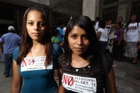 Martes 15 de mayo del 2012. La AC Foro Cívico, Estado Laico protagoniza una protesta en la entrada del congreso local para exigir que los diputados del estado de Chiapas no aprueben las reformas al Artículo 24 Constitucional.