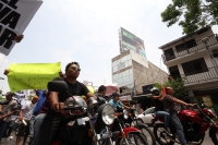 Sábado 19 de mayo del 2012. Tuxtla Gutiérrez, Chiapas. Jóvenes de diferentes estratos sociales y de organización políticas se manifiestan durante la denominada marcha Anti-Peña Nieto, donde fue notoria la dirección de varias personas a lo que las convocad