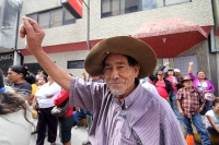 Lunes 16 de diciembre del 2013. Tuxtla Gutiérrez. Miembros de Antorcha Campesina se manifiestan en las instalaciones de la SEDATU para exigir el cumplimiento de las minutas de acuerdo entre la administración estatal y esta organización social. Los militan