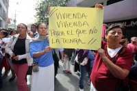 Lunes 16 de diciembre del 2013. Tuxtla Gutiérrez. Miembros de Antorcha Campesina se manifiestan en las instalaciones de la SEDATU para exigir el cumplimiento de las minutas de acuerdo entre la administración estatal y esta organización social. Los militan