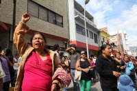 Lunes 16 de diciembre del 2013. Tuxtla Gutiérrez. Miembros de Antorcha Campesina se manifiestan en las instalaciones de la SEDATU para exigir el cumplimiento de las minutas de acuerdo entre la administración estatal y esta organización social. Los militan