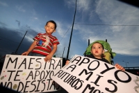 Miércoles 25 de septiembre del 2013. Tuxtla Gutiérrez. Familias tuxtlecas marcha en estos momentos desde el libramiento norte hacia el centro de la ciudad apoyando el movimiento magisterial.
