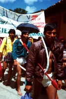 FeR Ledezma. Preambulo del EZLN: Las imágenes del 12 de octubre de 1992. Fotos: Archivo Histórico de Chiapas Hace pocos días, junto a un amigo, acudimos a la fototeca del Archivo General Histórico de Chiapas, en busca de imágenes de fincas, haciendas y po