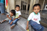 Martes 11 de septiembre del 2012. Tuxtla Gutiérrez, Chiapas. Miembros del Foro Cívico Ac se manifiestan nuevamente en las entradas del edificio que alberga la Legislatura Local para protestar en contra de las reformas al Artículo 24 Constitucional.