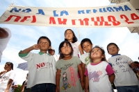 Martes 11 de septiembre del 2012. Tuxtla Gutiérrez, Chiapas. Miembros del Foro Cívico Ac se manifiestan nuevamente en las entradas del edificio que alberga la Legislatura Local para protestar en contra de las reformas al Artículo 24 Constitucional.