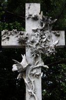 Jueves 31 de octubre del 2013. Tuxtla Gutiérrez. El arte escultórico funerario actualmente en desuso se conserva precariamente en los panteones de esta ciudad.