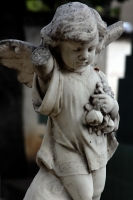 Jueves 31 de octubre del 2013. Tuxtla Gutiérrez. El arte escultórico funerario actualmente en desuso se conserva precariamente en los panteones de esta ciudad.