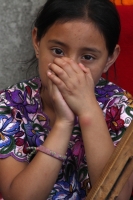 Abril del 2014. San Lorenzo Zinacantan Las mujeres indÃgenas de las comunidades de Los Altos de Chiapas continúan vistiendo las elaboradas prendas que elaboran de manera artesanal mientras que continúan perdiéndose las tradiciones por la emigración y cult Abril del 2014. San Lorenzo Zinacantan Las mujeres indÃgenas de las comunidades de Los Altos de Chiapas continúan vistiendo las elaboradas prendas que elaboran de manera artesanal mientras que continúan perdiéndose las tradiciones por la emigración y cult