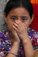 Abril del 2014. San Lorenzo Zinacantan Las mujeres indígenas de las comunidades de Los Altos de Chiapas continúan vistiendo las elaboradas prendas que elaboran de manera artesanal mientras que continúan perdiéndose las tradiciones por la emigración y cult