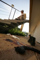 La sangre derramada por la herida de una bala 45mm en el tobillo de una persona permanece aún en la entrada de una plaza comercial de la colonia Moctezuma después de que un vehiculo fuera interceptado por varios asaltantes esta tarde en Tuxtla Gutiérrez. La sangre derramada por la herida de una bala 45mm en el tobillo de una persona permanece aún en la entrada de una plaza comercial de la colonia Moctezuma después de que un vehiculo fuera interceptado por varios asaltantes esta tarde en Tuxtla Gutiérrez.